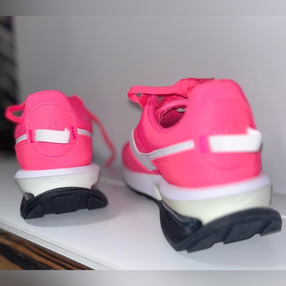 NWT NIKE Air Max Pre-Day Hyper Metallic PINK Running Shoe GIRL Sz.7 / Women 8.5 - Picture 9 of 10